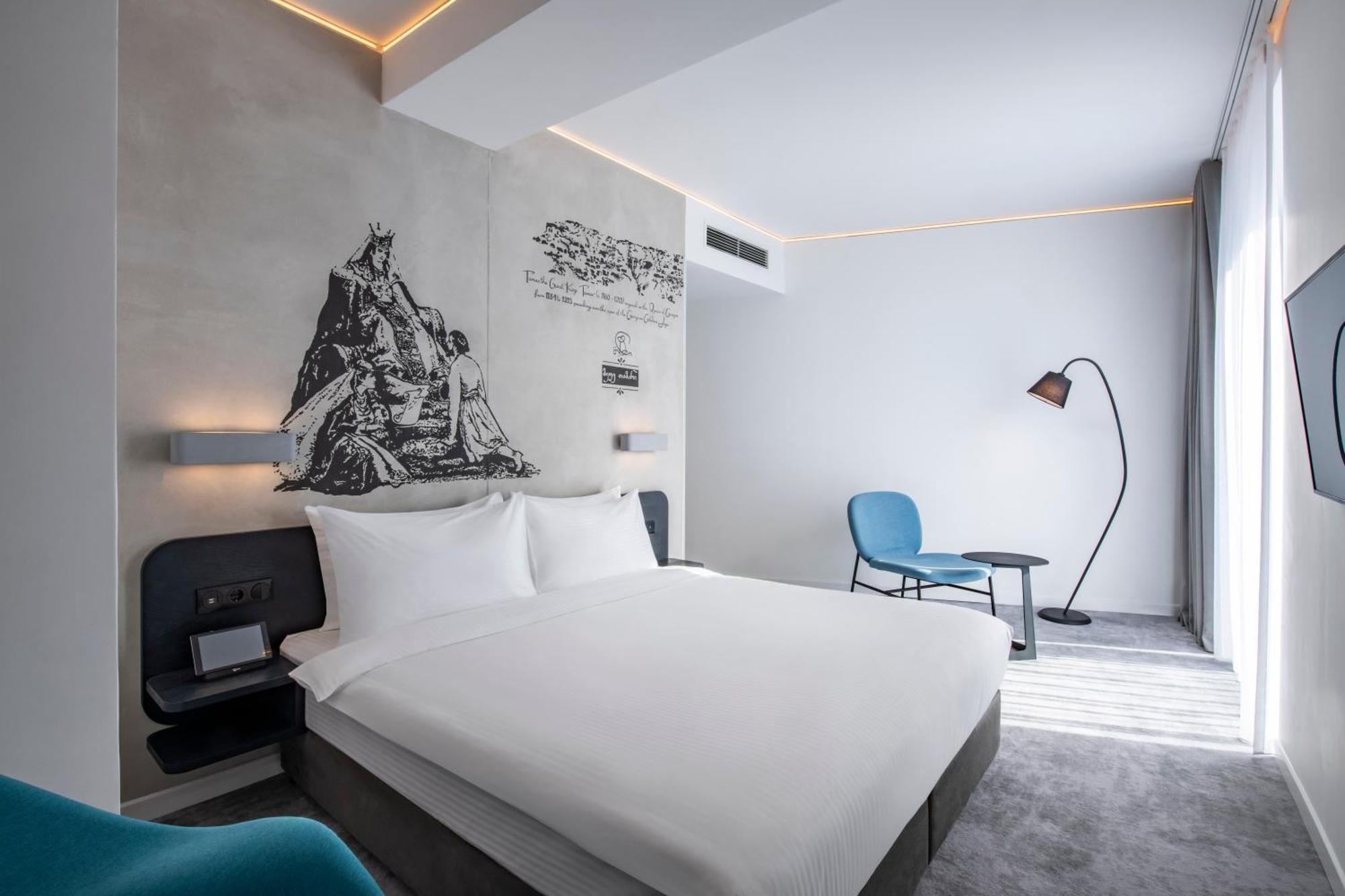 מלון Golden Tulip Design טביליסי חדר תמונה