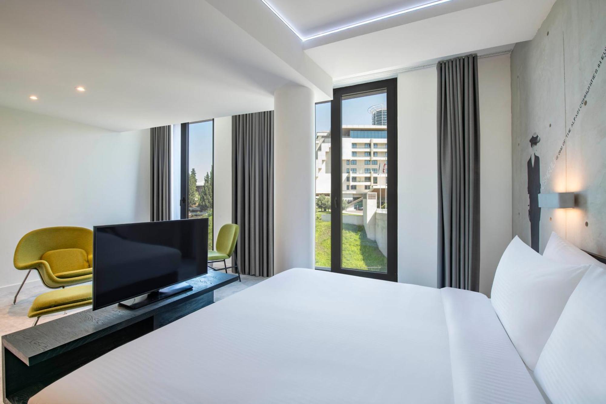 מלון Golden Tulip Design טביליסי חדר תמונה